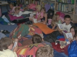 Ein Schwein in der Bibliothek